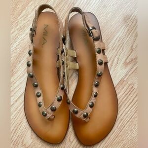 NWT MIA woman’s tan bronze studded leather sandals size 12